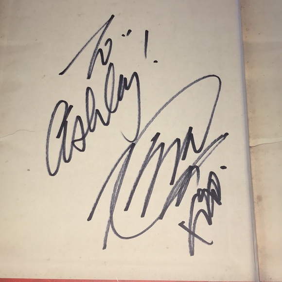 🖤🆕 AUTOGRAPHS KAT VON D High Boltage Tattoo Book!BN!🖤SOGNED COPY!!!!🖤👻✨ - Picture 3 of 16